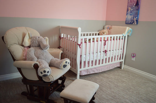 Les tendances déco chambre bébé 2025 : couleurs, motifs et matières incontournables